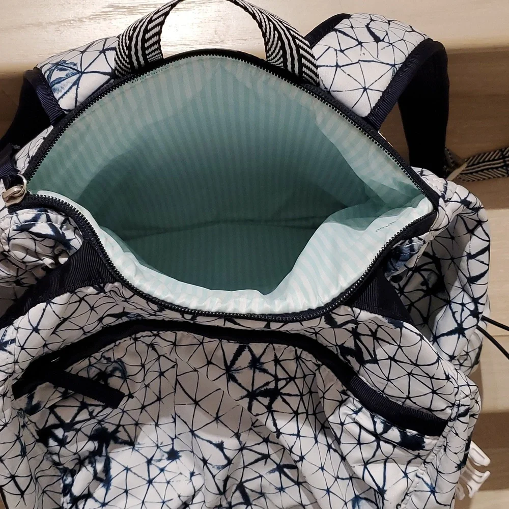 Lululemon Travelling Yogini Rucksack in Star Crushed White Deep Navy/Naval Blue